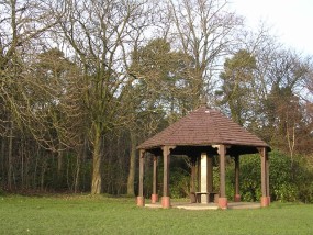 File:Gazebo-pollok-park-90721.jpg