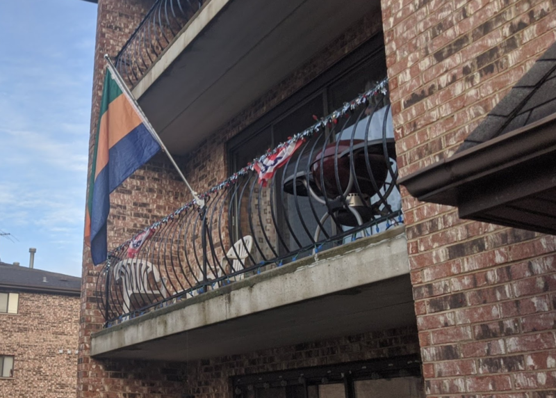 File:Kapresh Flag outside Charriot's Palace.png