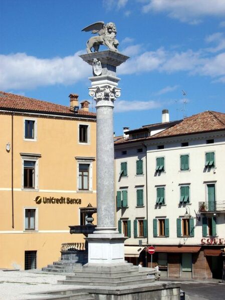 File:Udine-colonna del Leone marciano di piazza Libertà.jpg