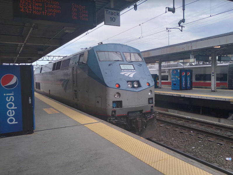 File:Ex-Amtrak P40DC -110 to New London, CT at New Haven Union Station.png