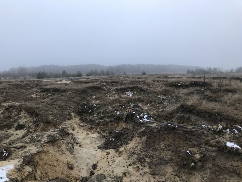 File:Big quarry in winter.jpg