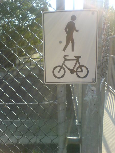 File:Bicycle sign of epic wigglesness.jpg