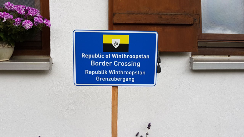 File:Border Crossing Sign.png