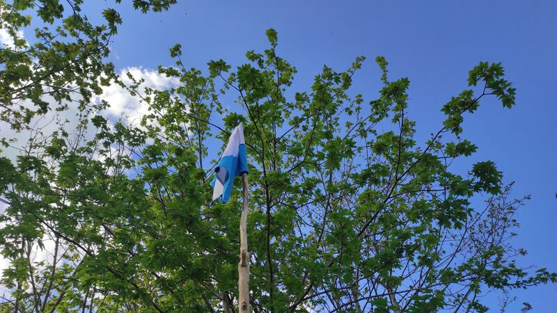 File:Lukland (Krzakacja) flag on mast, 13 May 2021.jpg
