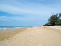 A beach located in Komune Lombeng