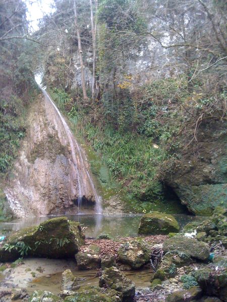 File:Yunivers-waterfall.jpg