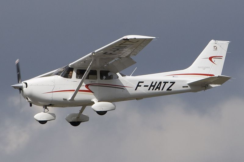 File:Cessna 172.jpg